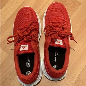 Women’s sneakers in size 9